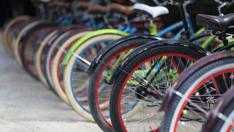 a row of bikes parked next to each other